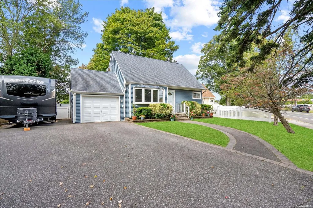 456 Arnold Avenue West Babylon NY 11704