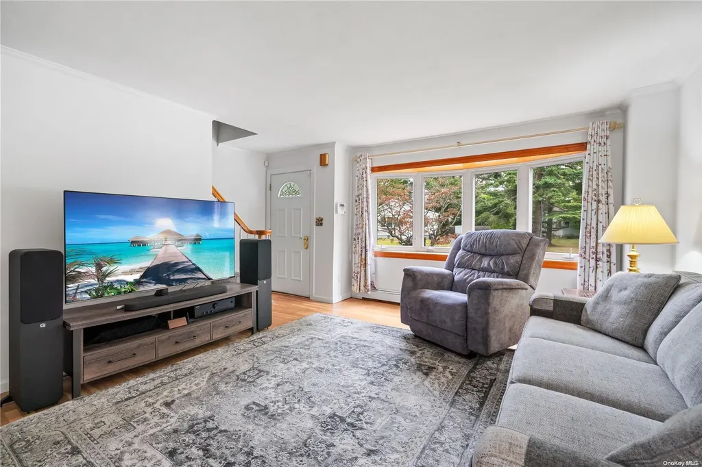 456 Arnold Avenue West Babylon NY 11704