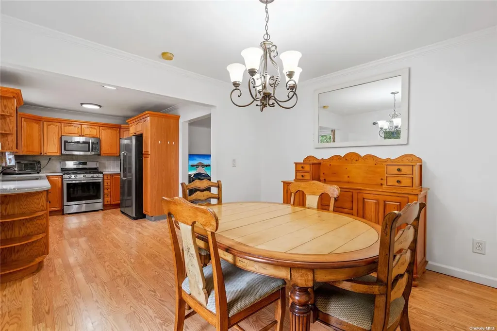 456 Arnold Avenue West Babylon NY 11704
