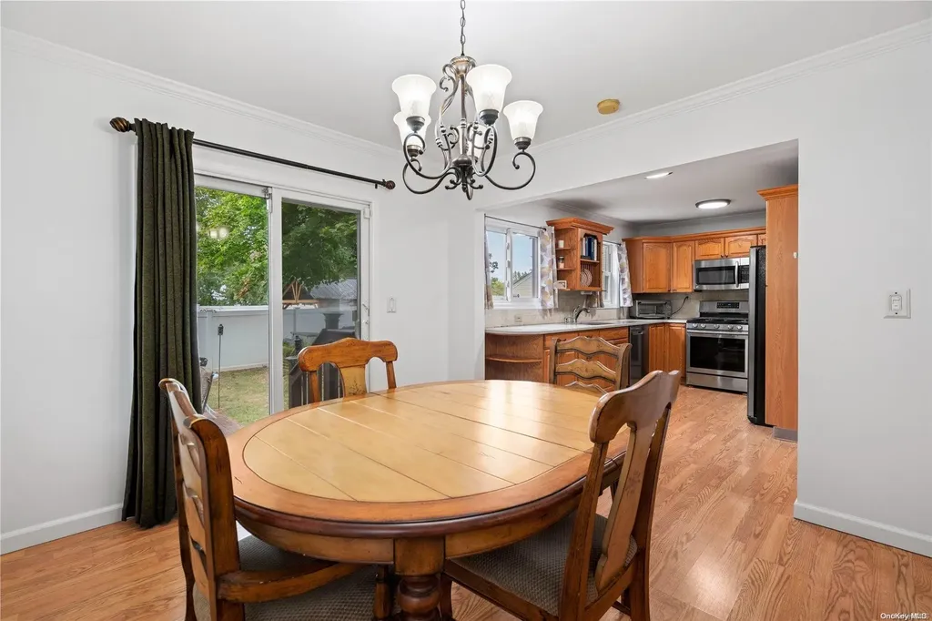 456 Arnold Avenue West Babylon NY 11704