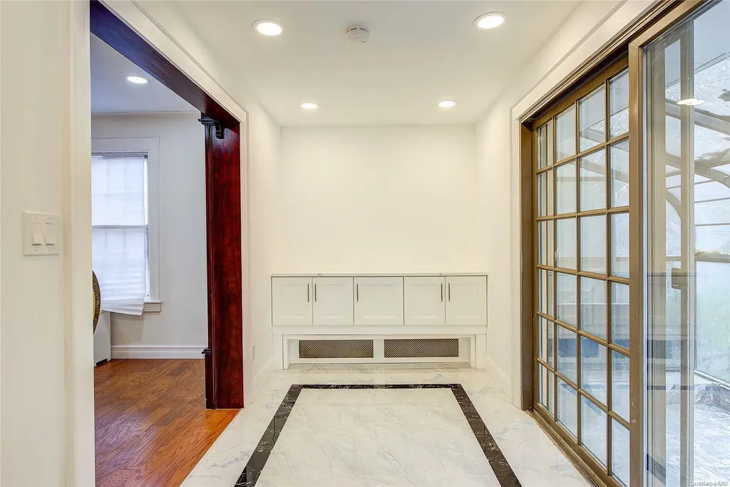 21 Fremont Road Valley Stream NY 11581