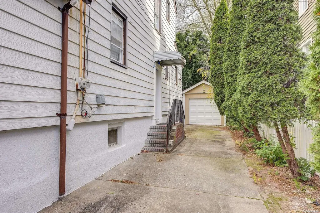 21 Fremont Road Valley Stream NY 11581