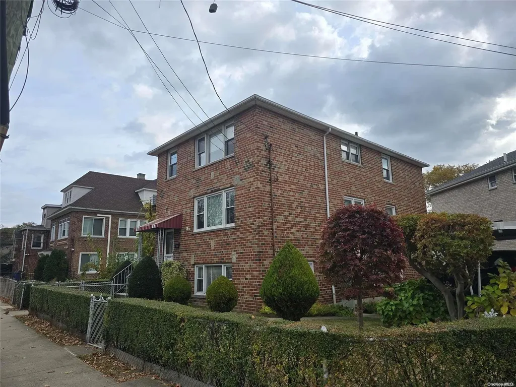 3234 Middletown Road Bronx NY 10465