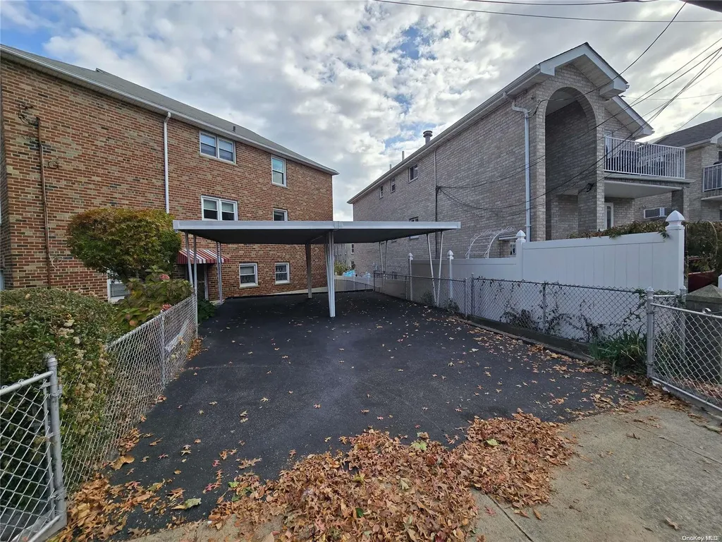 3234 Middletown Road Bronx NY 10465