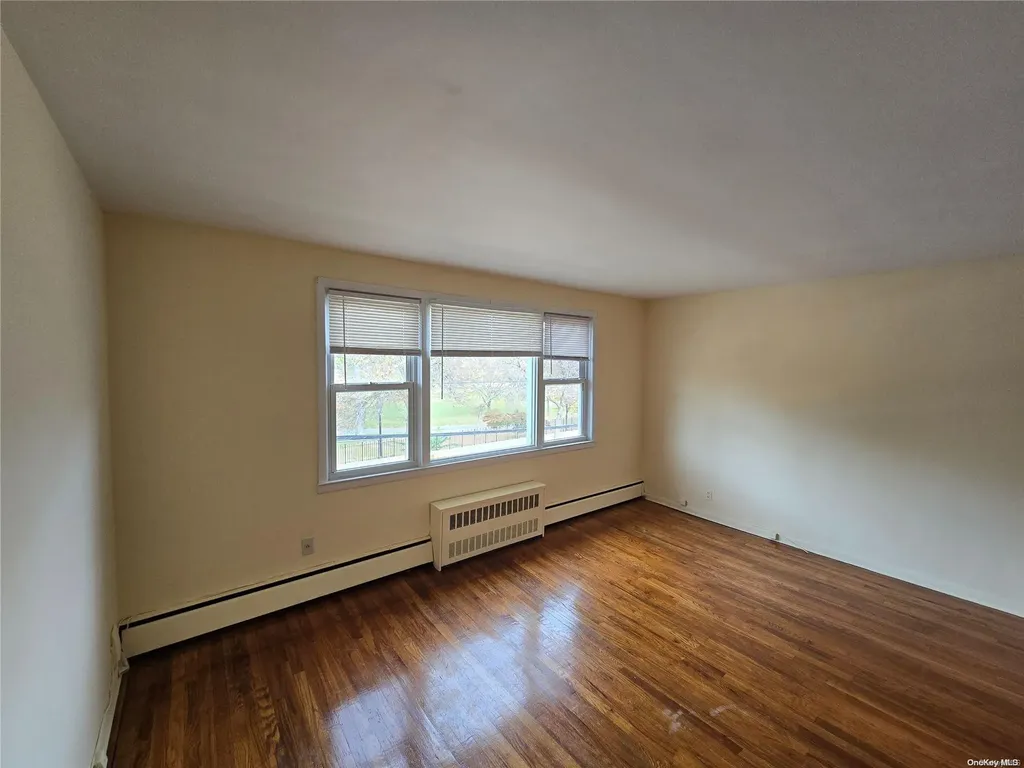3234 Middletown Road Bronx NY 10465