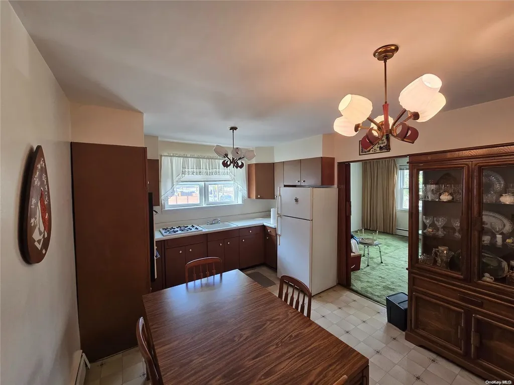3234 Middletown Road Bronx NY 10465