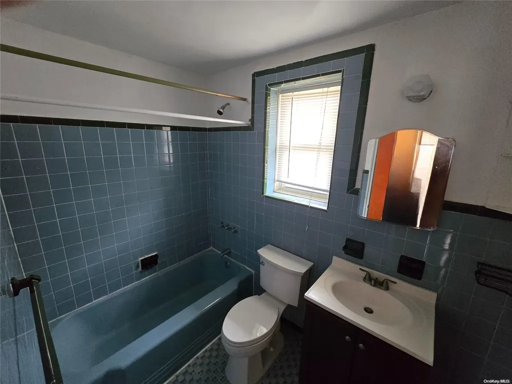 3234 Middletown Road Bronx NY 10465