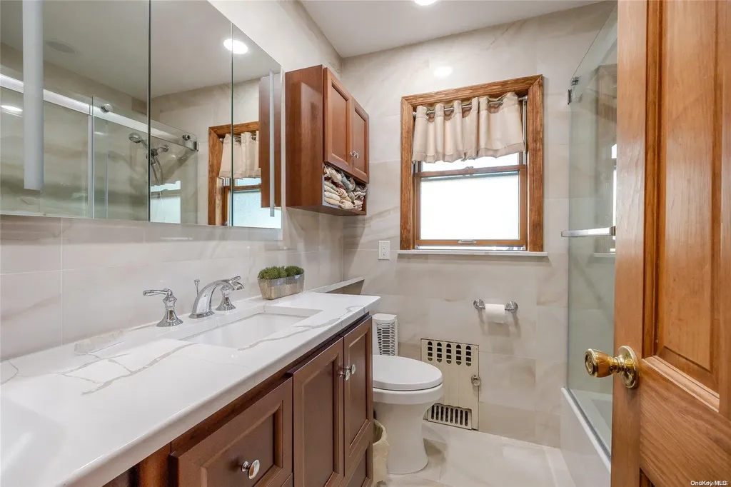 14 Orchard Valley Stream NY 11580