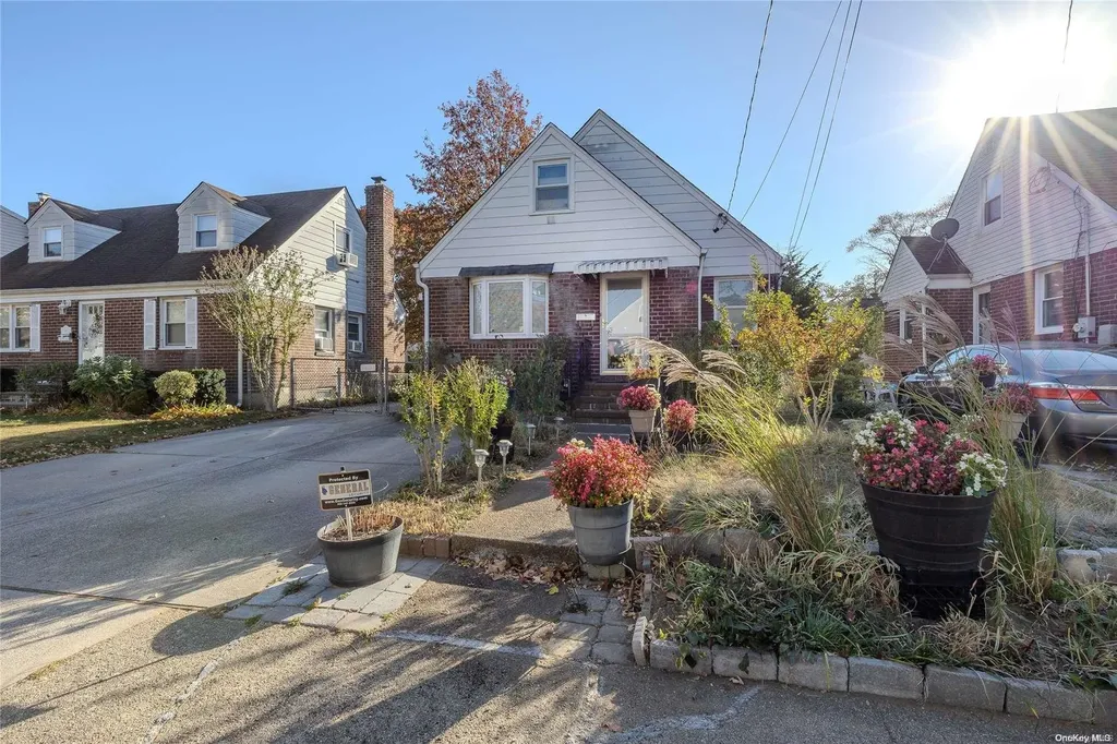 14 Orchard Valley Stream NY 11580