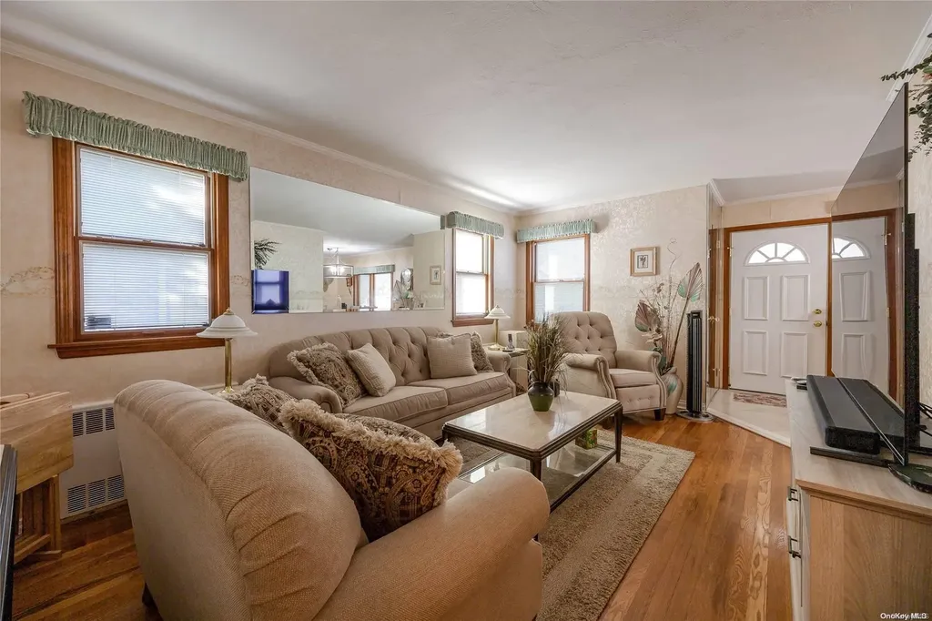 14 Orchard Valley Stream NY 11580