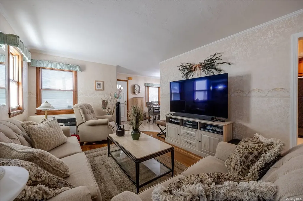 14 Orchard Valley Stream NY 11580
