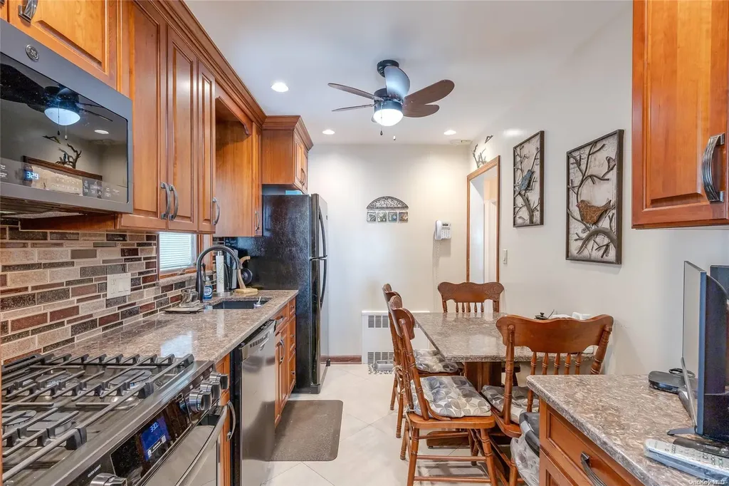 14 Orchard Valley Stream NY 11580