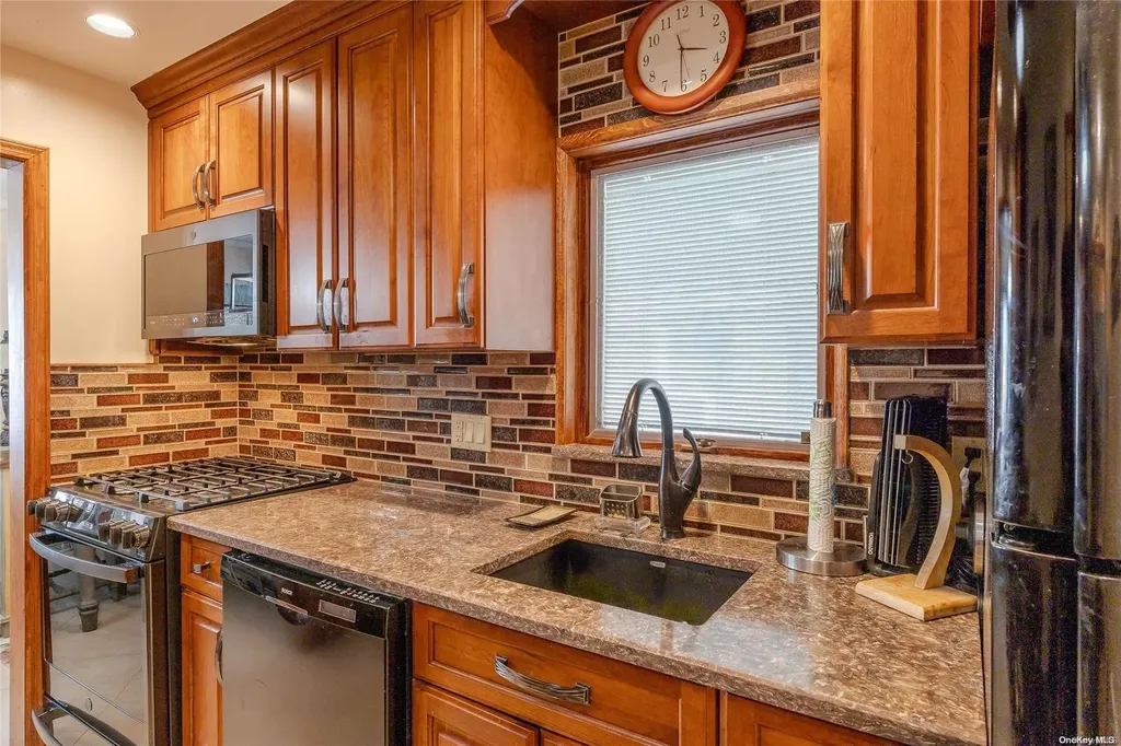 14 Orchard Valley Stream NY 11580