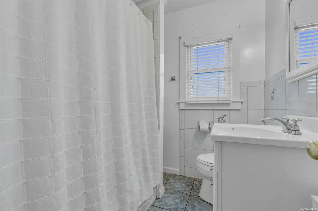 933 Maple Street Bohemia NY 11716