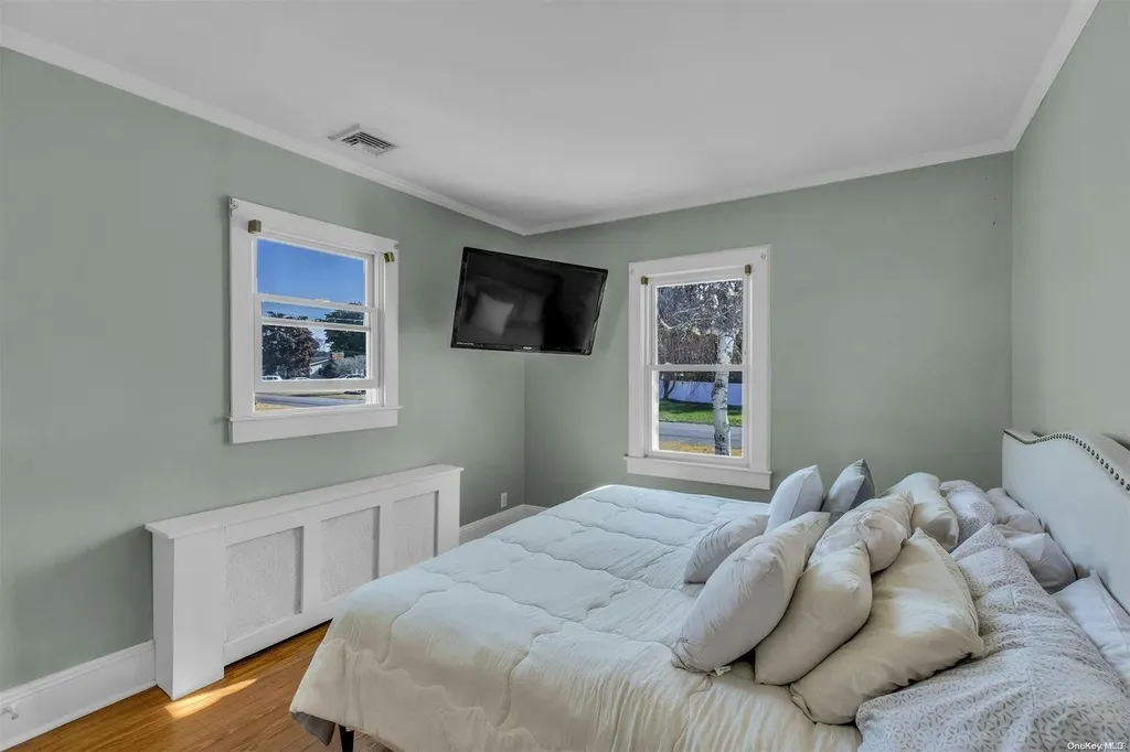 933 Maple Street Bohemia NY 11716