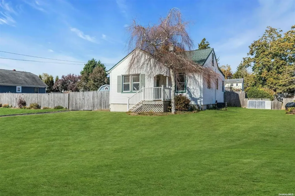 933 Maple Street Bohemia NY 11716