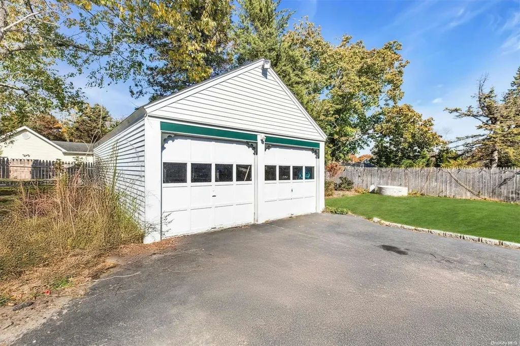 933 Maple Street Bohemia NY 11716