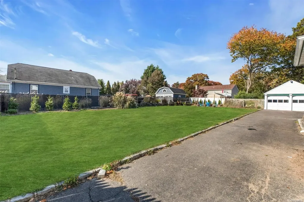 933 Maple Street Bohemia NY 11716