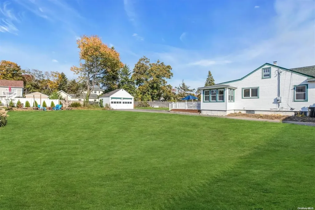 933 Maple Street Bohemia NY 11716