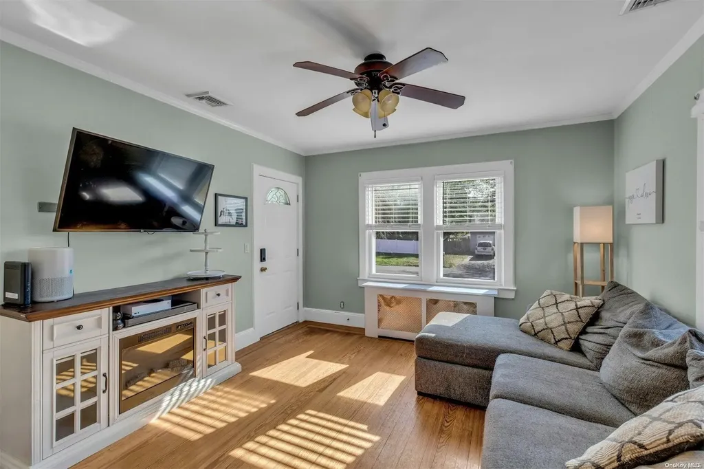933 Maple Street Bohemia NY 11716