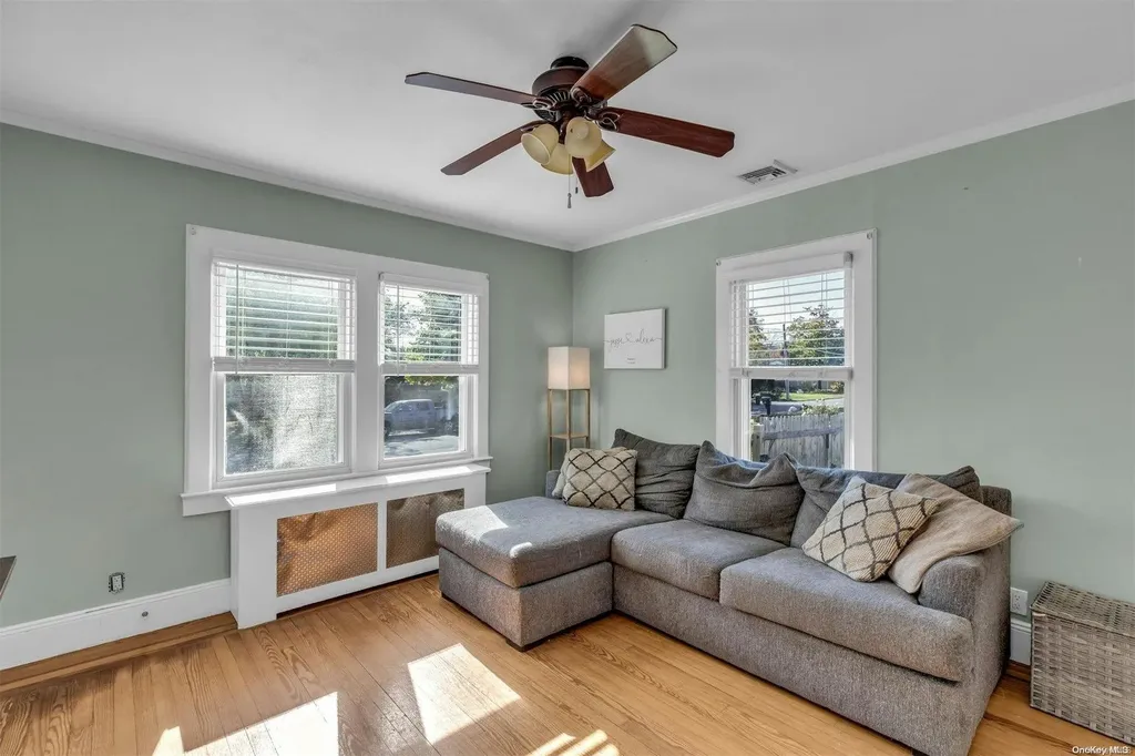 933 Maple Street Bohemia NY 11716