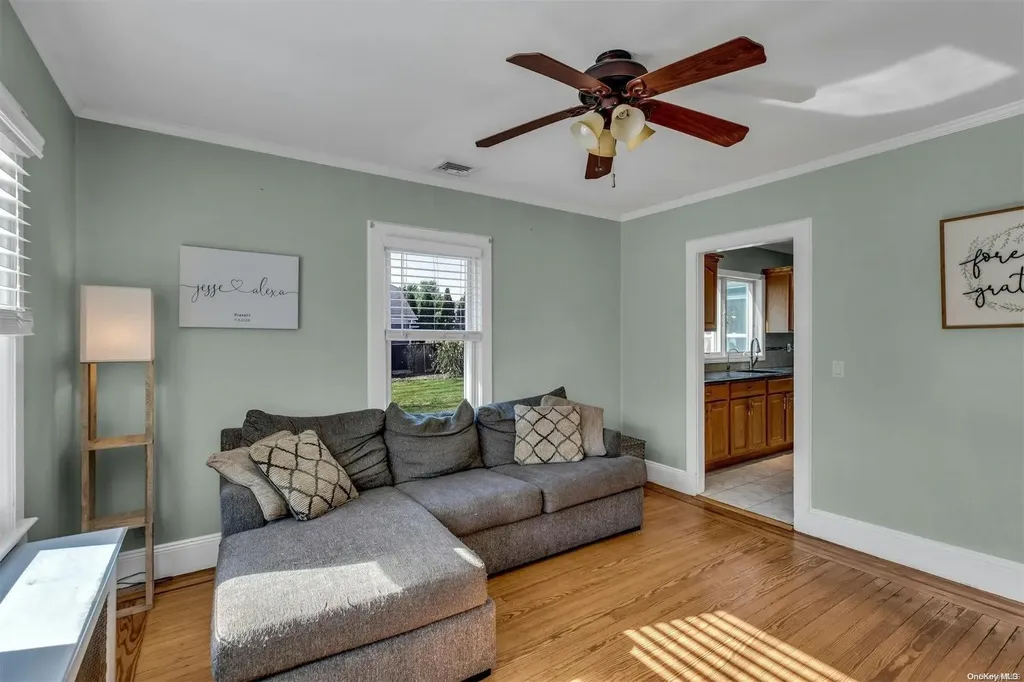 933 Maple Street Bohemia NY 11716