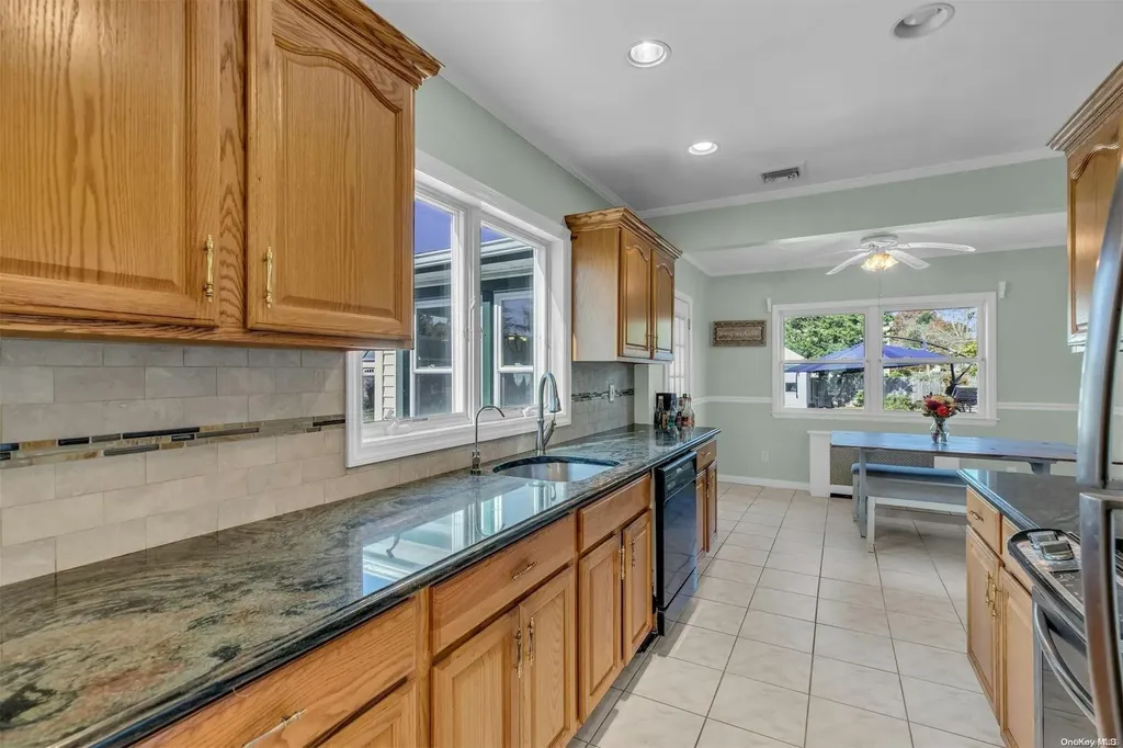 933 Maple Street Bohemia NY 11716