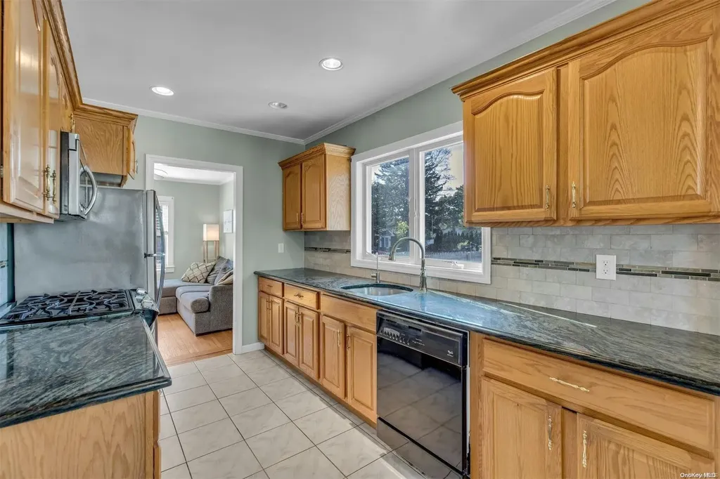 933 Maple Street Bohemia NY 11716