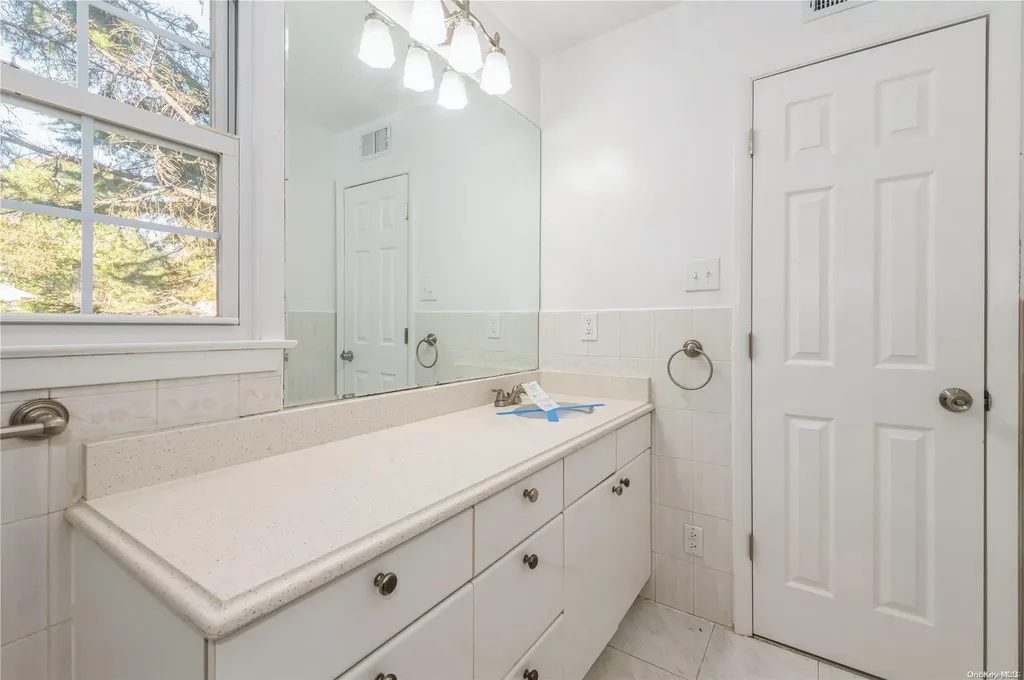 174 Executive Drive New Hyde Park NY 11040