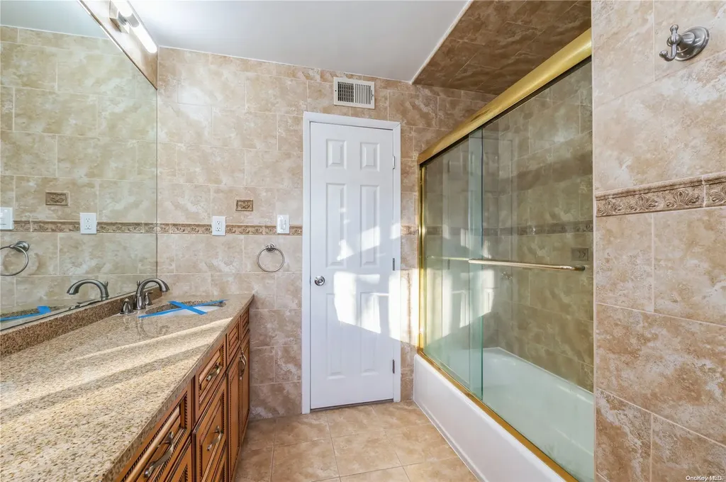 174 Executive Drive New Hyde Park NY 11040