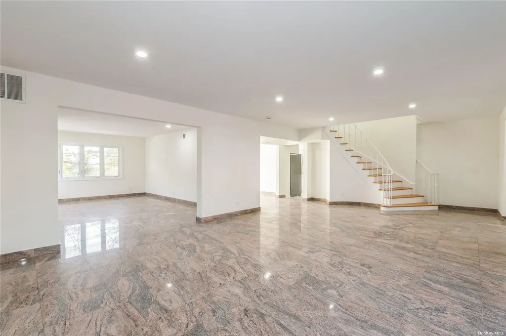 174 Executive Drive New Hyde Park NY 11040