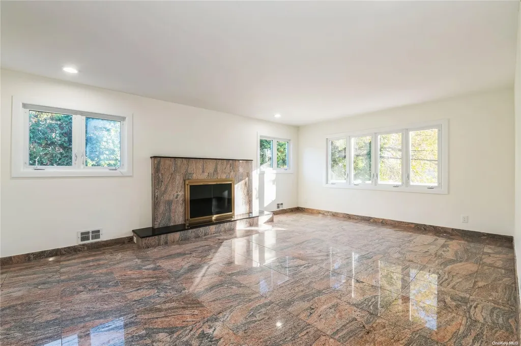 174 Executive Drive New Hyde Park NY 11040