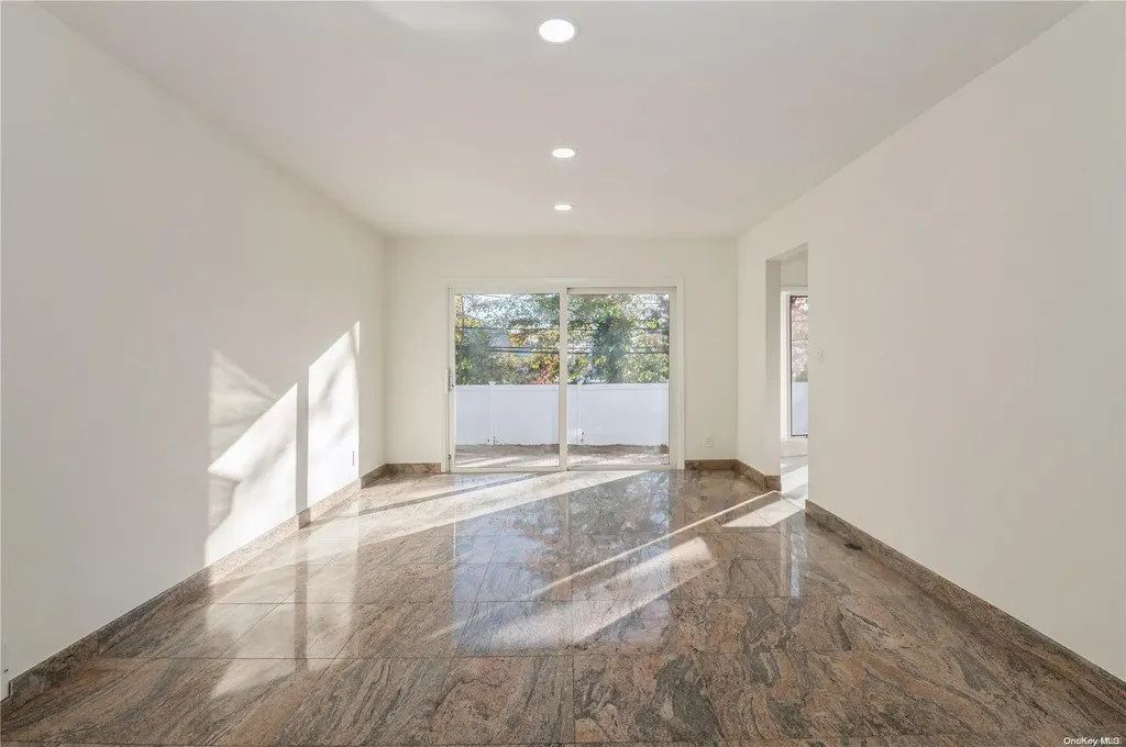 174 Executive Drive New Hyde Park NY 11040