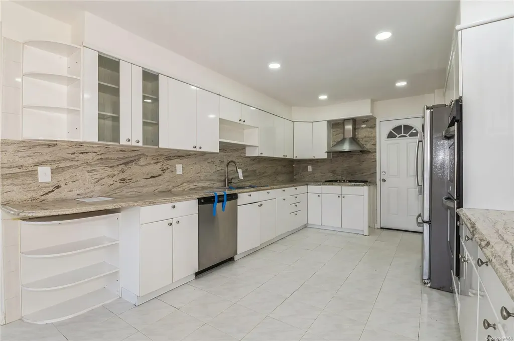 174 Executive Drive New Hyde Park NY 11040