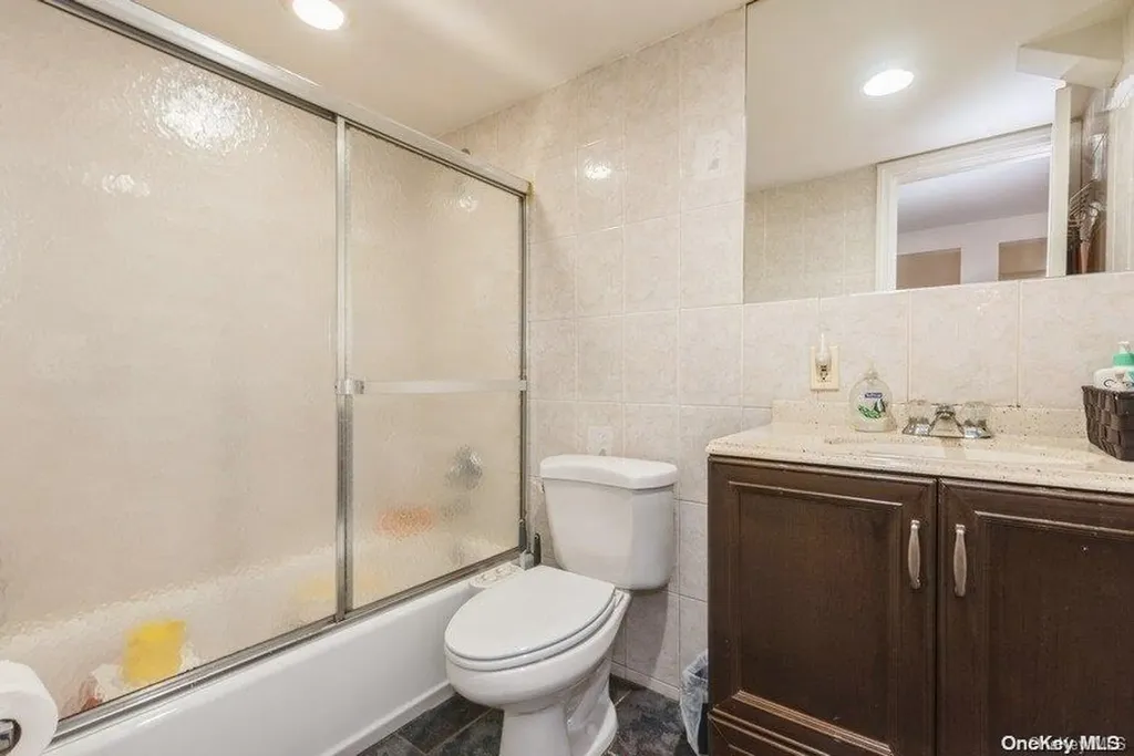 65 Burns Avenue Hicksville NY 11801