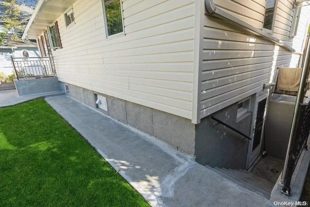 65 Burns Avenue Hicksville NY 11801