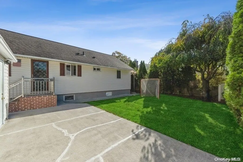 65 Burns Avenue Hicksville NY 11801