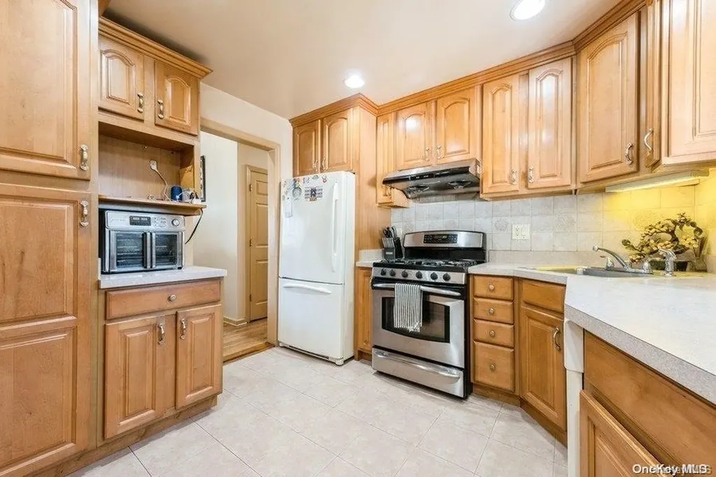 65 Burns Avenue Hicksville NY 11801