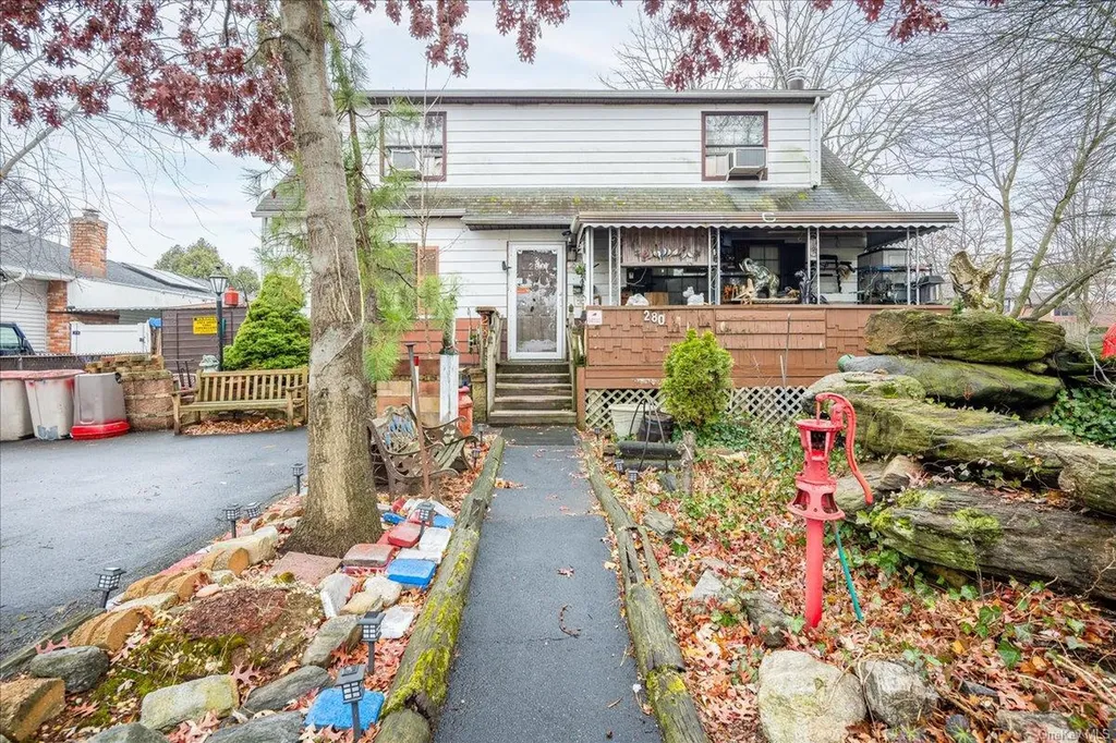280 Neptune Avenue Babylon NY 11704