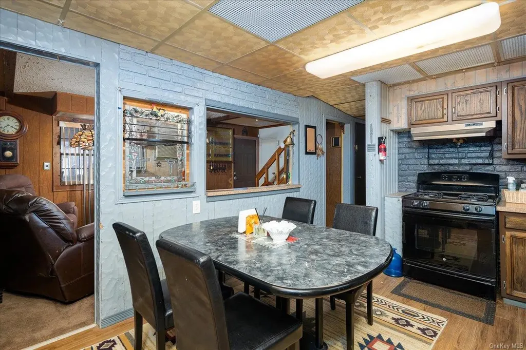 280 Neptune Avenue West Babylon NY 11704