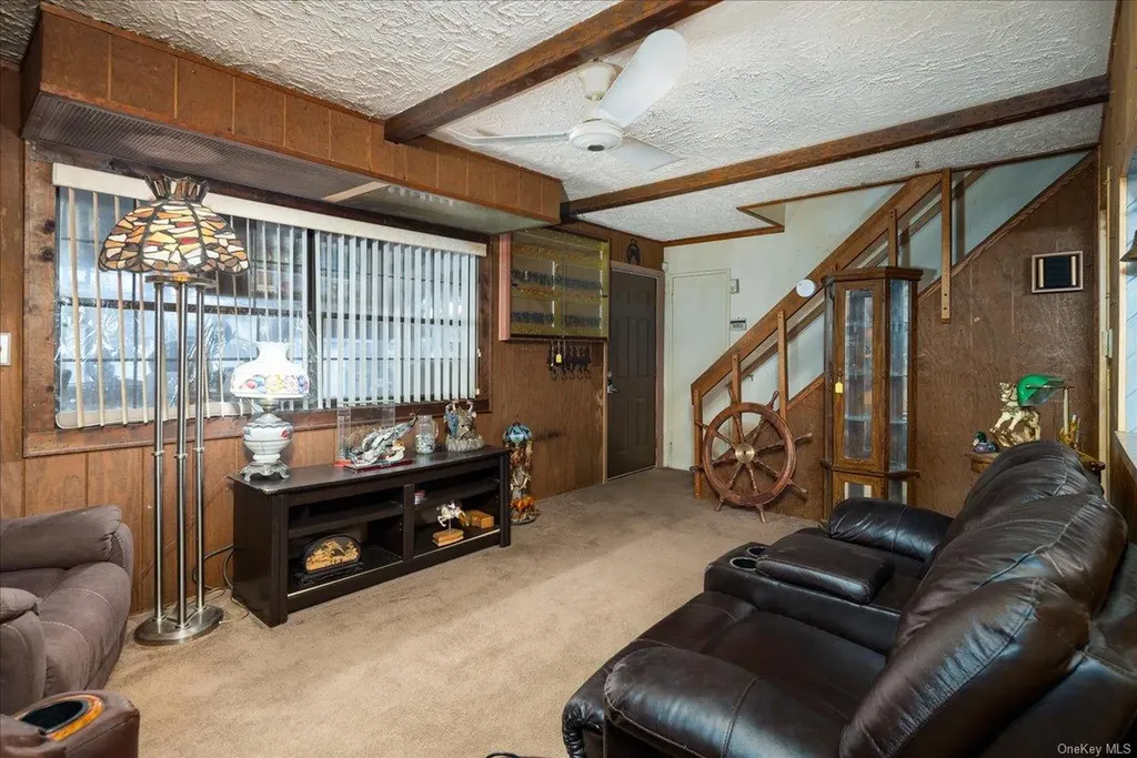 280 Neptune Avenue West Babylon NY 11704