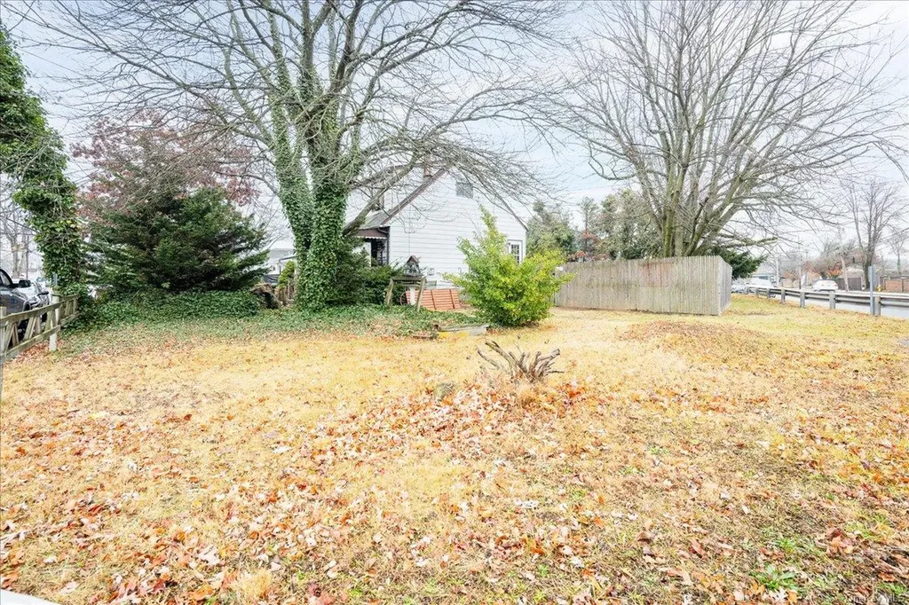 280 Neptune Avenue West Babylon NY 11704
