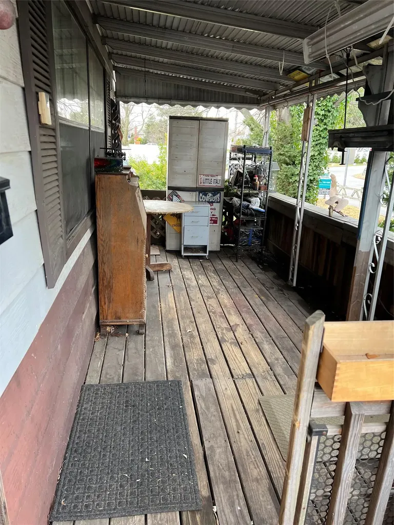 280 Neptune Avenue West Babylon NY 11704