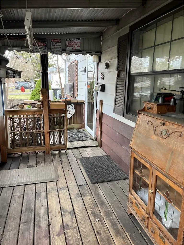 280 Neptune Avenue West Babylon NY 11704