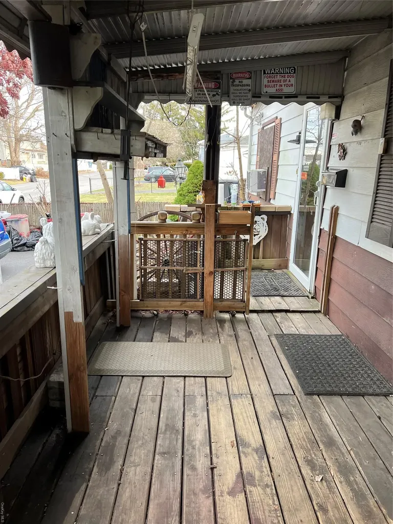 280 Neptune Avenue West Babylon NY 11704