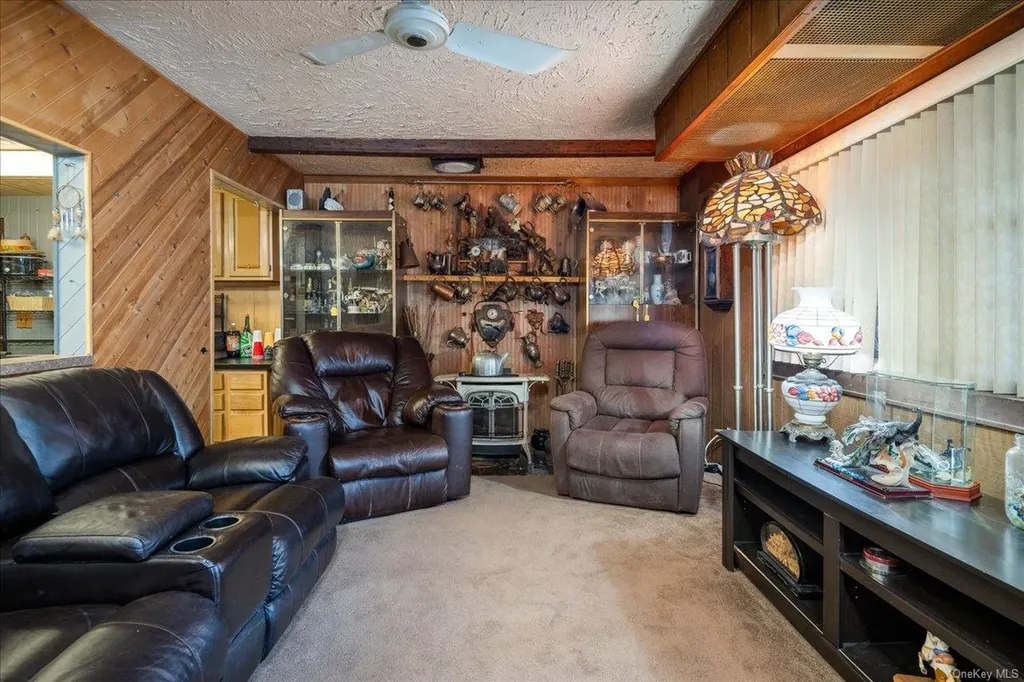 280 Neptune Avenue West Babylon NY 11704