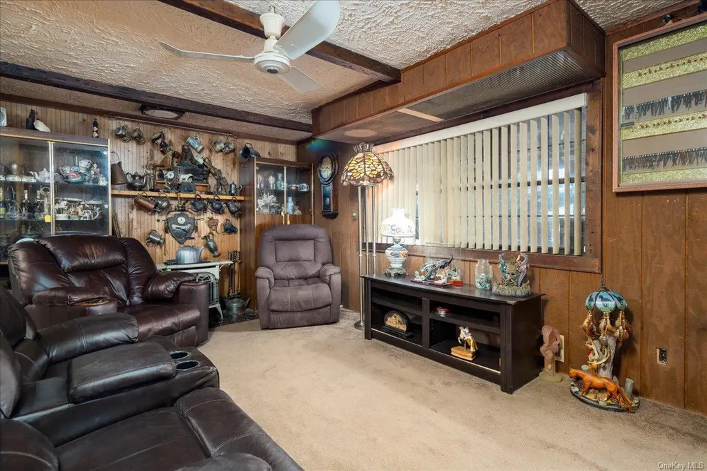 280 Neptune Avenue West Babylon NY 11704