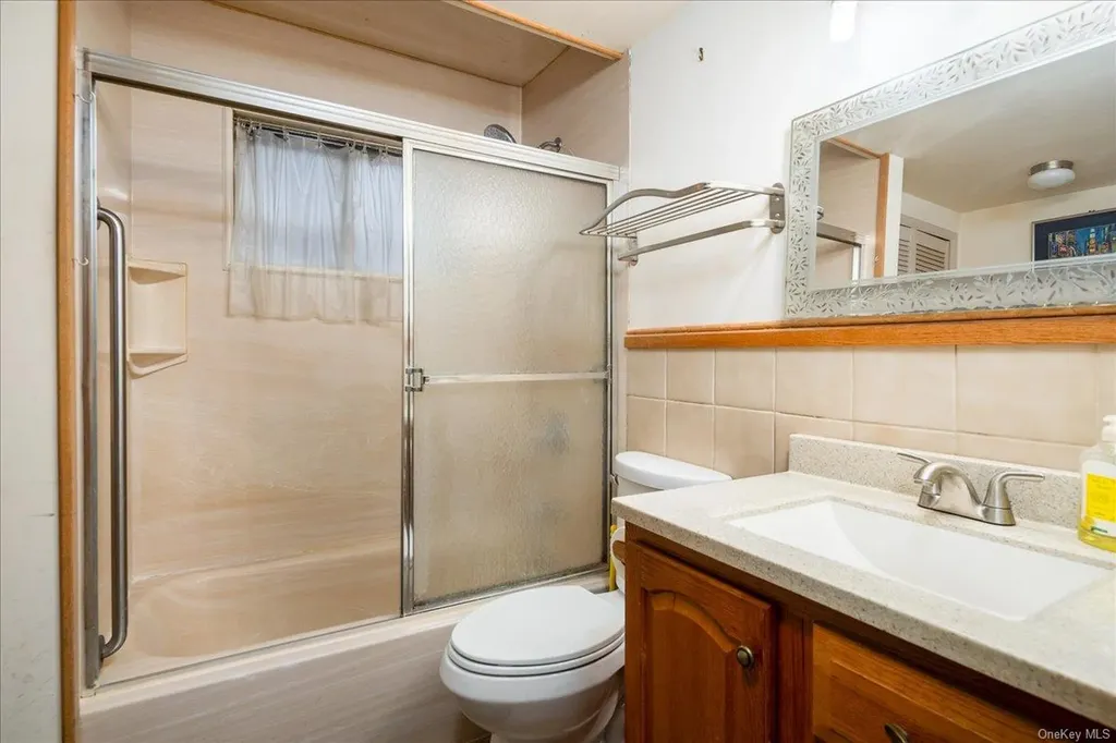 280 Neptune Avenue West Babylon NY 11704