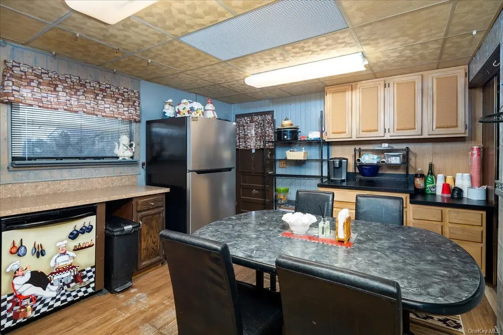 280 Neptune Avenue West Babylon NY 11704