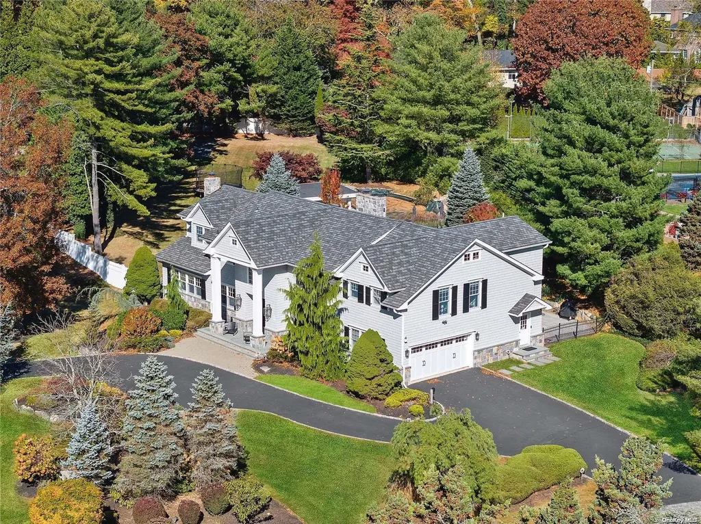 2 Westwind Court Huntington NY 11743